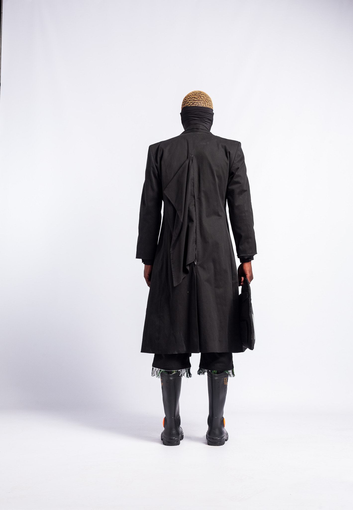 BLACK CLOUDS BUT THE MASSES COLOURBLIND SS21 - 21